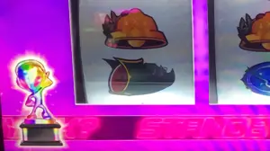 リール左下のサミートロフィー拡大画像